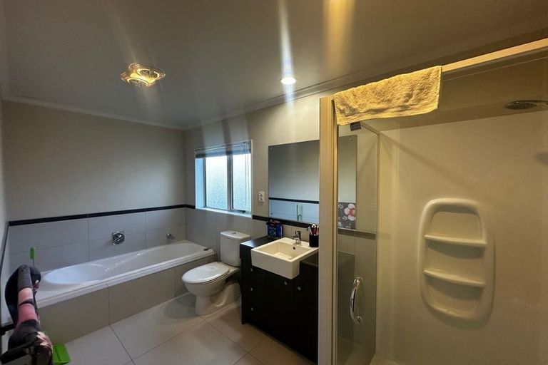Photo of property in 3 Lorenzo Way, Flat Bush, Auckland, 2016