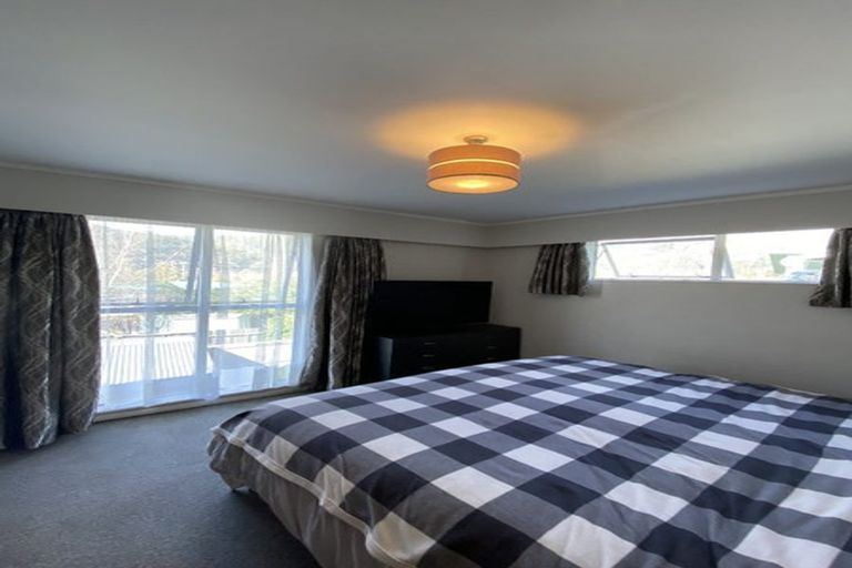 Photo of property in 30 Deller Grove, Silverstream, Upper Hutt, 5019