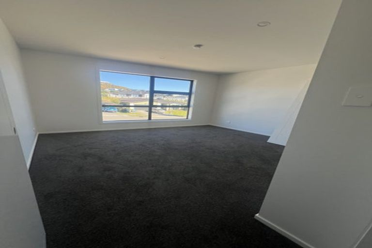 Photo of property in 37 Frances Brown Avenue, Aotea, Porirua, 5024
