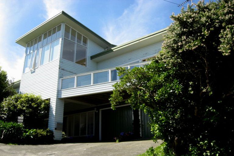 Photo of property in 1 Whitu Street, Khandallah, Wellington, 6035