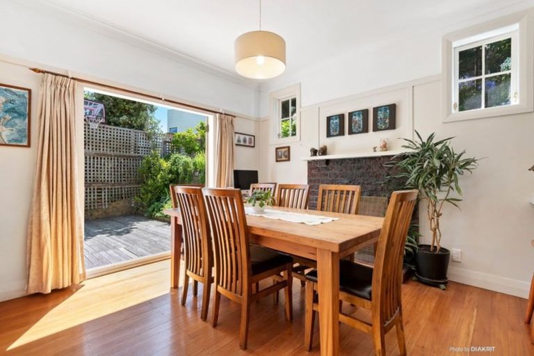 Photo of property in 23 Tio Tio Road, Miramar, Wellington, 6022