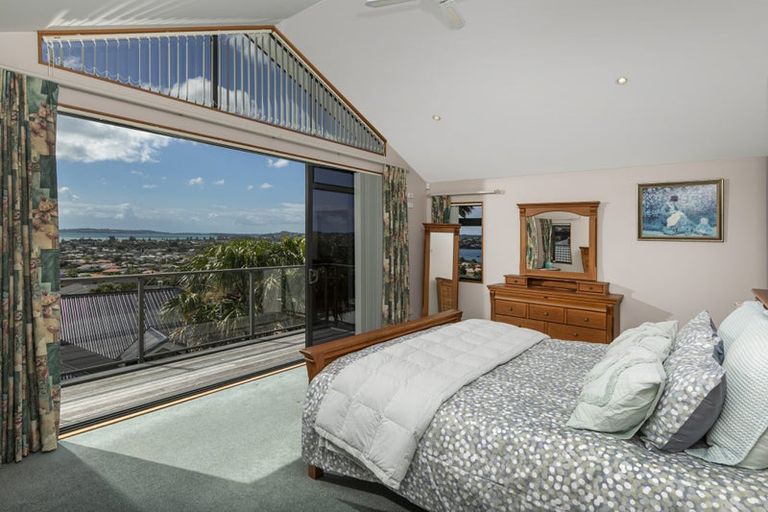 Photo of property in 10 Ashburn Close, Orewa, 0931