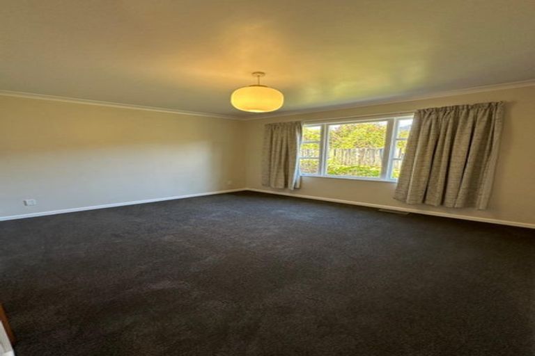 Photo of property in 5 Larsen Crescent, Tawa, Wellington, 5028