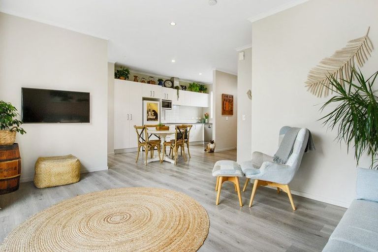 Photo of property in 7 Glidepath Road, Hobsonville, Auckland, 0616