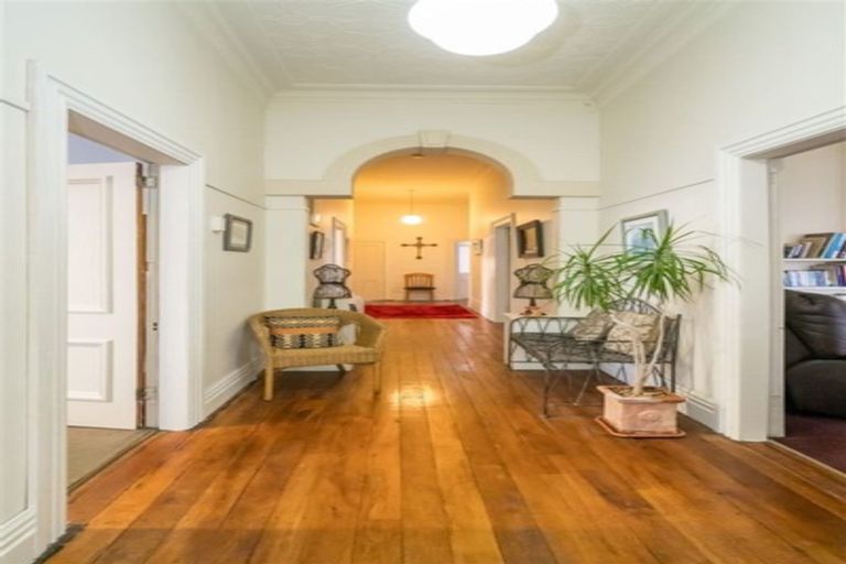 Photo of property in 121 Macandrew Road, South Dunedin, Dunedin, 9012
