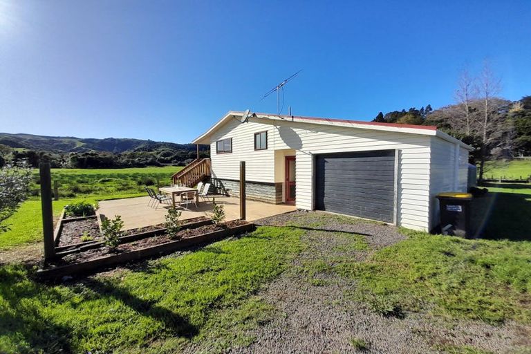 Photo of property in 4 Cemetery Road, Kuaotunu, Whitianga, 3592