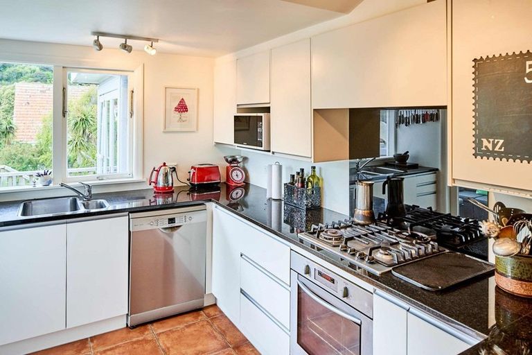 Photo of property in 53 Pukatea Street, Eastbourne, Lower Hutt, 5013