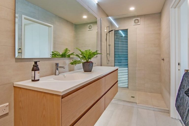 Photo of property in 1 Sherwood Lane, Cashmere, Christchurch, 8022