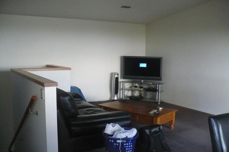 Photo of property in 1/1 Cron Avenue, Te Atatu South, Auckland, 0610