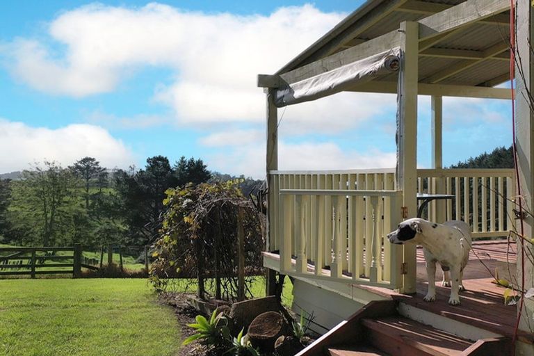 Photo of property in 2442 South Head Road, South Head, Helensville, 0874
