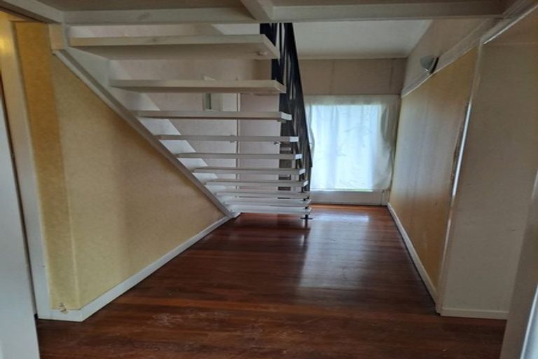 Photo of property in 35 Archibald Road, Kelston, Auckland, 0602