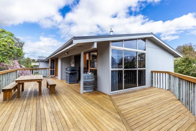 Photo of property in 6 Frederick Street, Two Mile Bay, Taupo, 3330