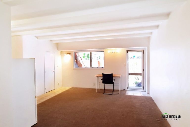 Photo of property in 8 Captain Scott Road, Glen Eden, Auckland, 0602