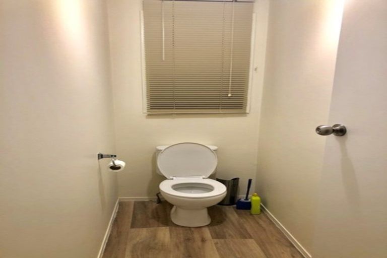 Photo of property in 2/21 Sarajevo Place, Massey, Auckland, 0614