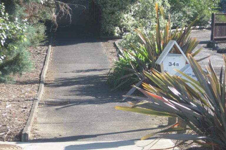 Photo of property in 2/34 Greenvalley Rise, Glenfield, Auckland, 0629