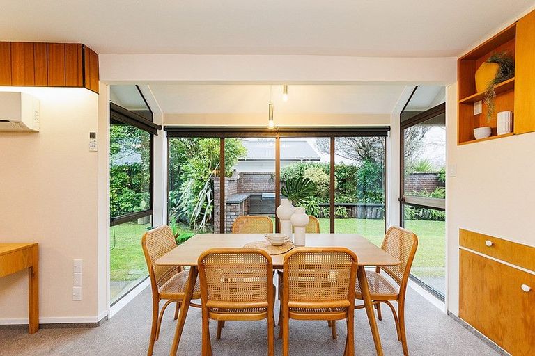 Photo of property in 25 Heathcote Place, Fitzherbert, Palmerston North, 4410