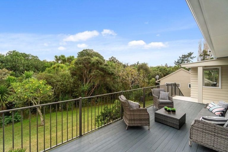 Photo of property in 60 Taipari Road, Te Atatu Peninsula, Auckland, 0610