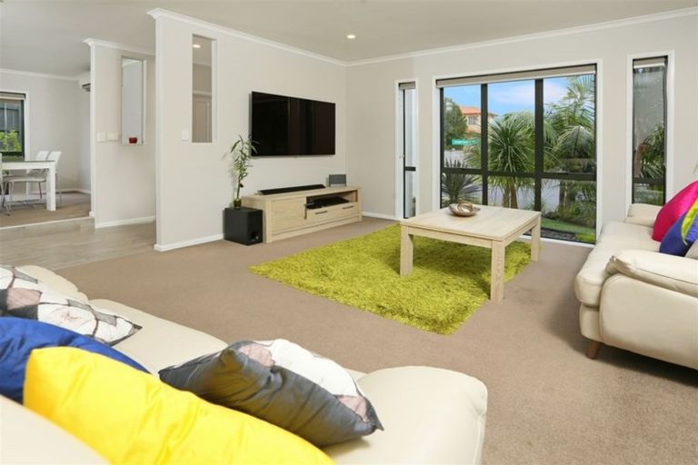 Photo of property in 17 Chelmsley Avenue, Henderson, Auckland, 0612