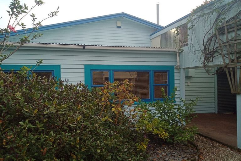 Photo of property in 18 Selwyn Road, Hospital Hill, Napier, 4110