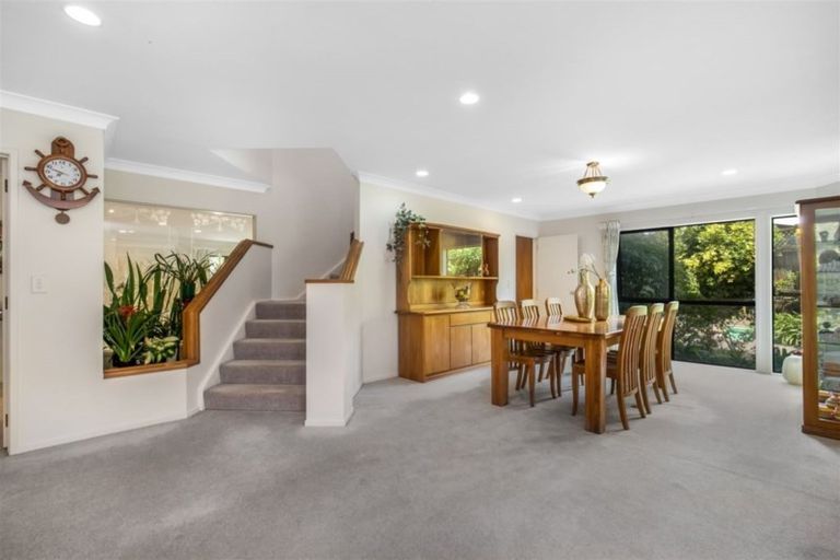 Photo of property in 8 Gillard Place, Eastern Beach, Auckland, 2012