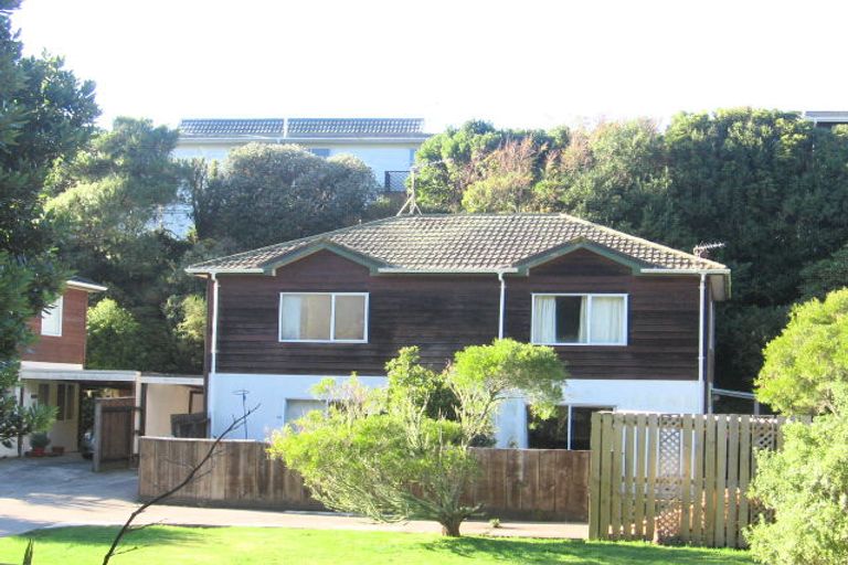 Photo of property in 82 Middleton Road, Churton Park, Wellington, 6037