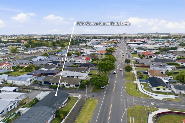 Photo of property in 556 Queen Street East, Levin, 5510