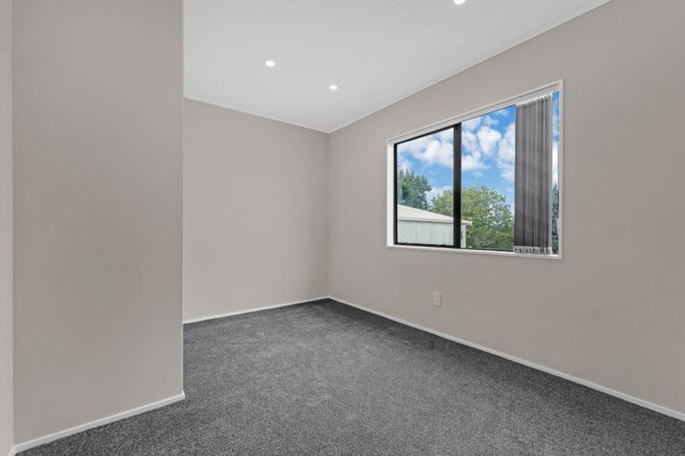 Photo of property in 2/81 Harmel Road, Glendene, Auckland, 0602