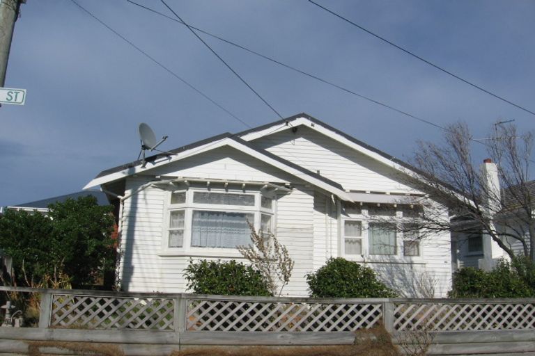 Photo of property in 240 Coutts Street, Rongotai, Wellington, 6022