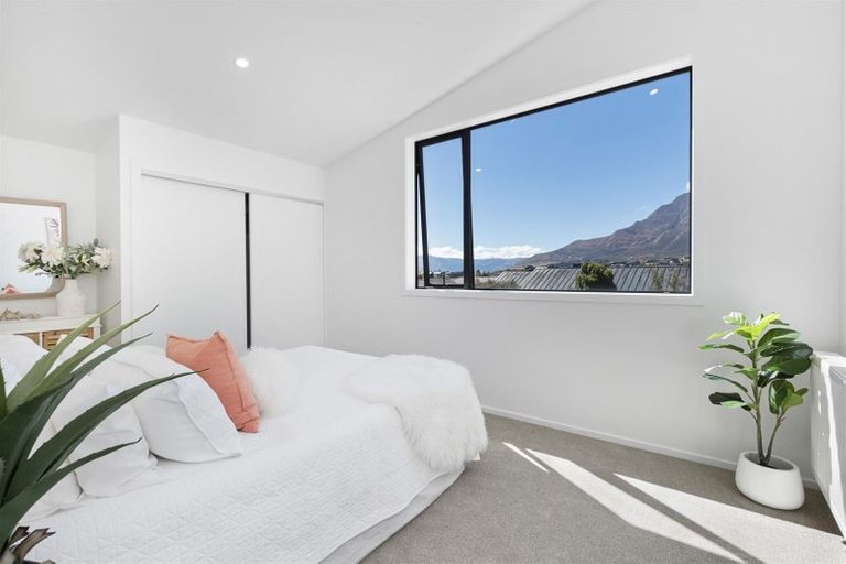 Photo of property in 2 Soudley Court, Jacks Point, Queenstown, 9371