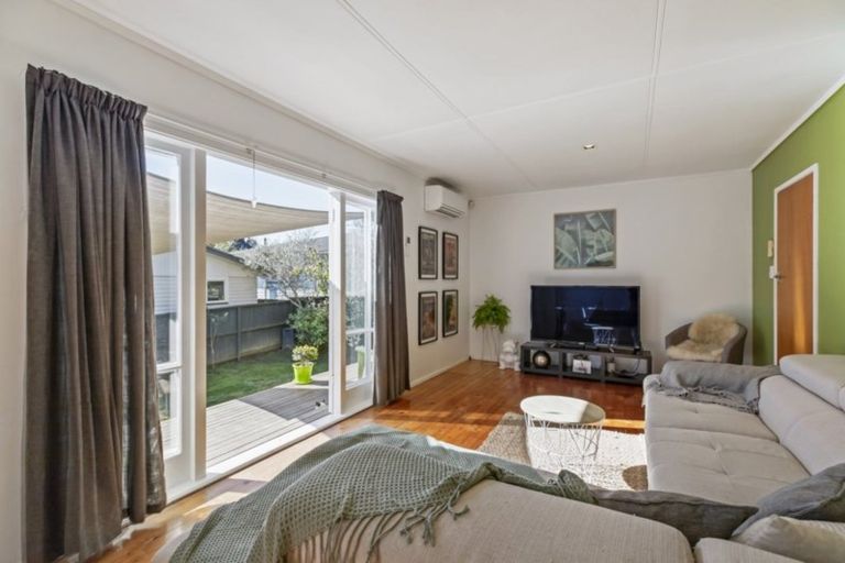 Photo of property in 1/615 Swanson Road, Swanson, Auckland, 0612