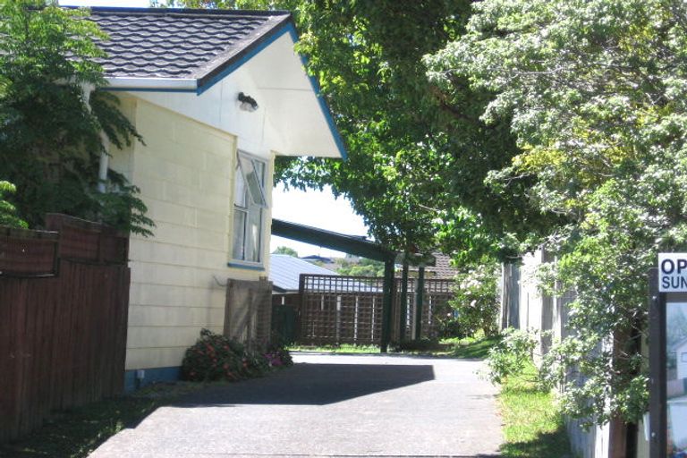 Photo of property in 1/42 Kia Ora Road, Beach Haven, Auckland, 0626