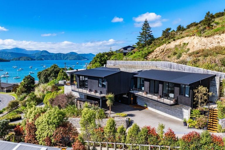 Photo of property in 324a Waikawa Road, Waikawa, Picton, 7220