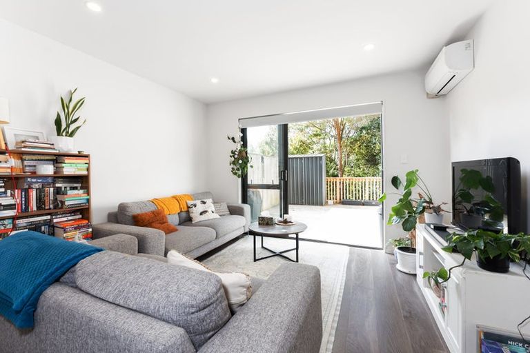 Photo of property in 53 Morihana Close, Glen Eden, Auckland, 0602