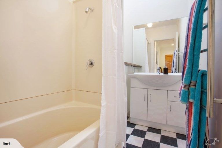 Photo of property in 39 Pleasant Road, Glen Eden, Auckland, 0602