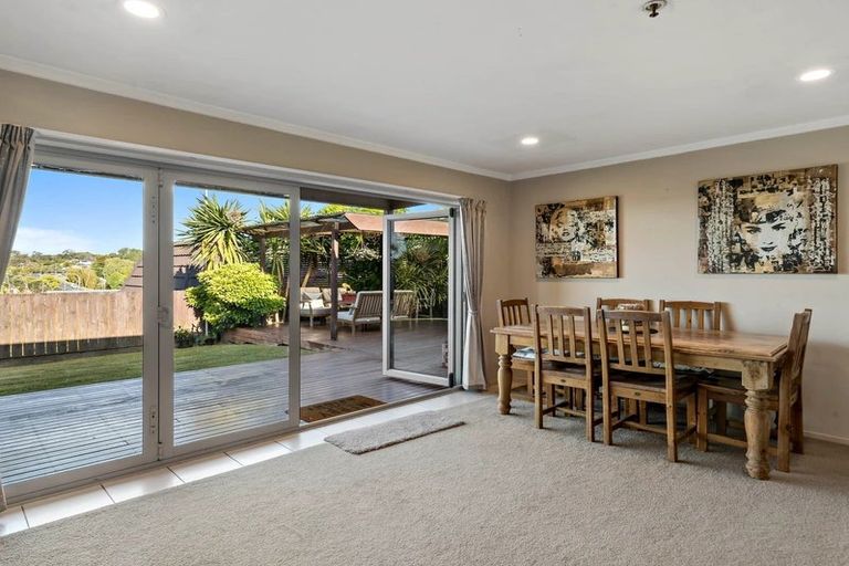 Photo of property in 112 Whangaparaoa Road, Red Beach, 0932