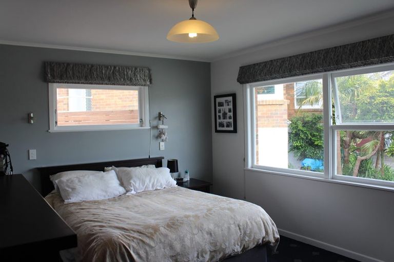 Photo of property in 2/12 Belle Vue Avenue, Northcote Point, Auckland, 0627