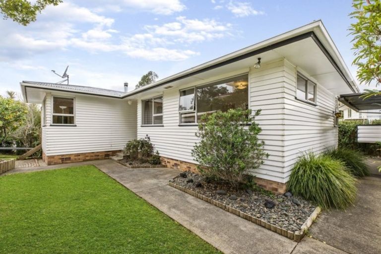 Photo of property in 56 Judkins Crescent, Cockle Bay, Auckland, 2014