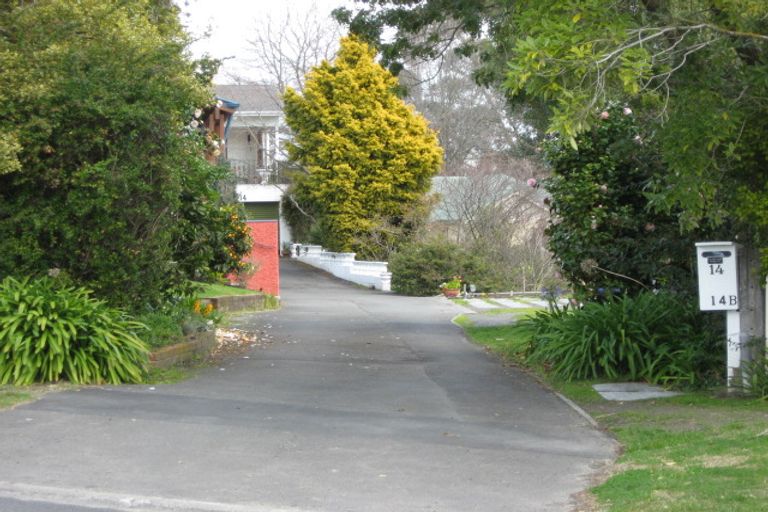 Photo of property in 14 Tauroa Road, Havelock North, 4130