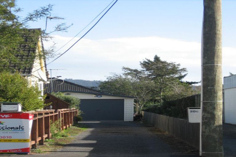 Photo of property in 2/20 Camp Street, Silverstream, Upper Hutt, 5019