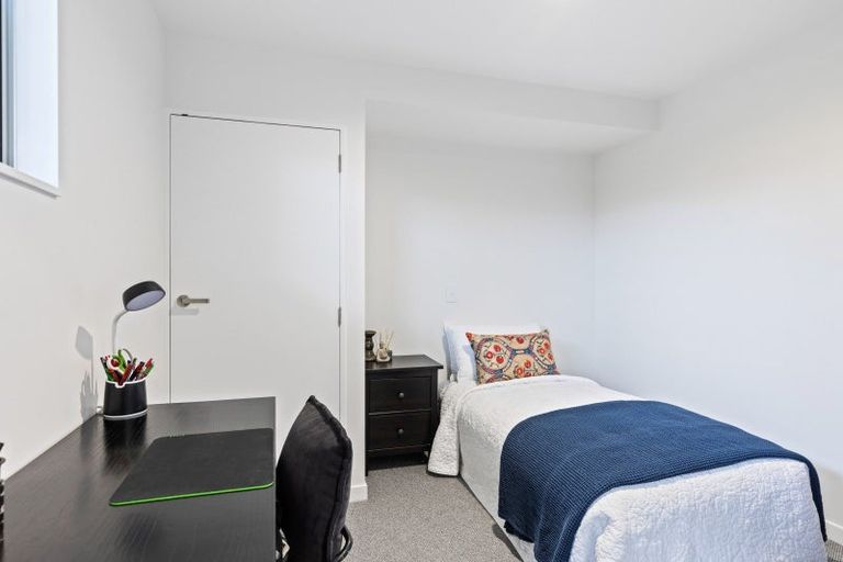 Photo of property in Weekeston Apartments, 2 Nobs Line, Strandon, New Plymouth, 4312
