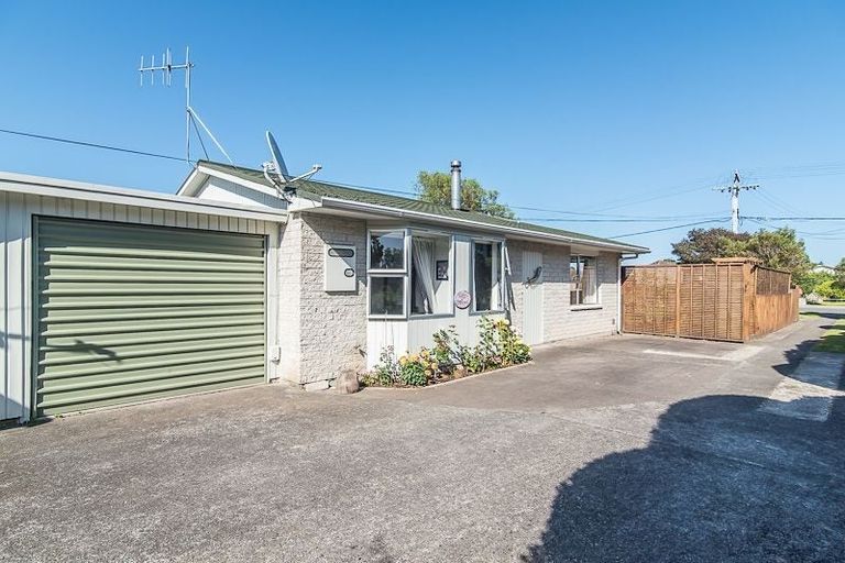 Photo of property in 4 Kiwi Road, Raumati Beach, Paraparaumu, 5032