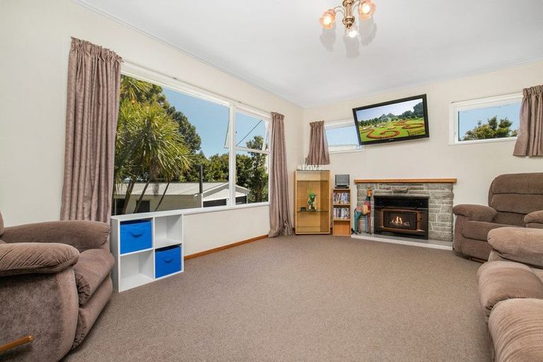 Photo of property in 16 Waitaki Street, Henderson, Auckland, 0612