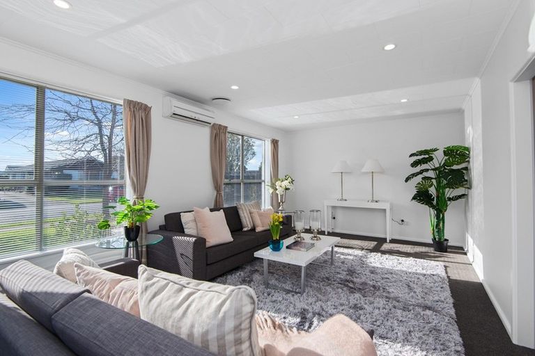 Photo of property in 43 Sarabande Avenue, Redwood, Christchurch, 8051