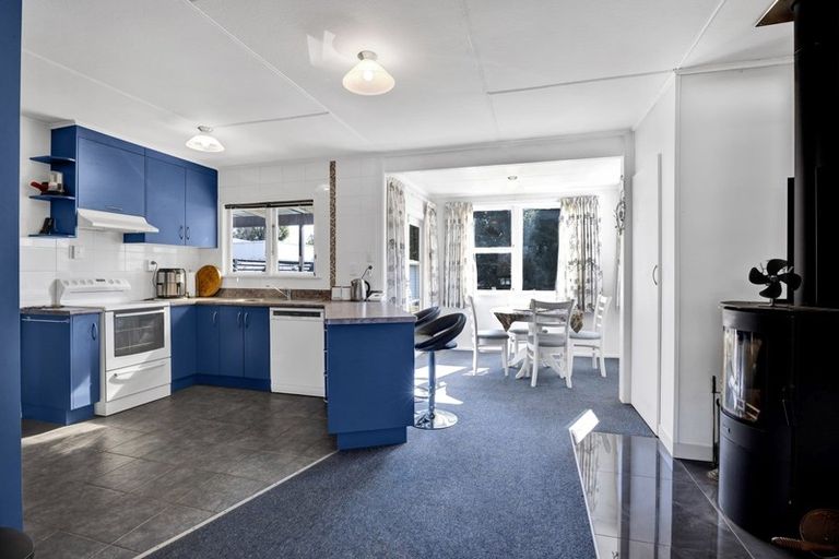 Photo of property in 28 Miro Street, Inglewood, 4330