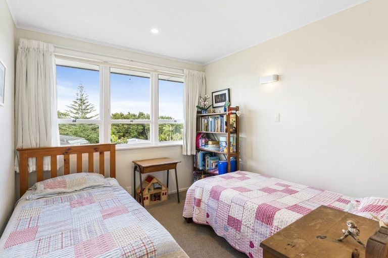 Photo of property in 32 Windy Ridge Road, Glenfield, Auckland, 0629