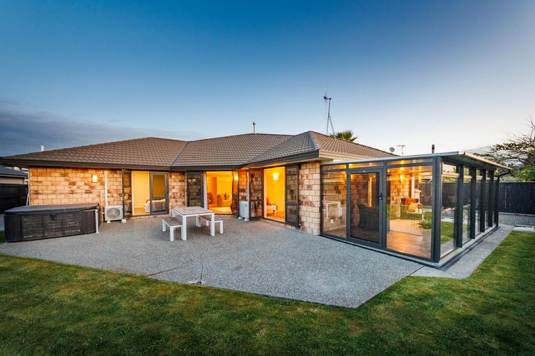 Photo of property in 33 Rodeo Drive, Kelvin Grove, Palmerston North, 4414