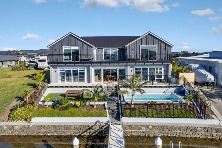 Photo of property in 13 Waitemata Drive, One Tree Point, 0118