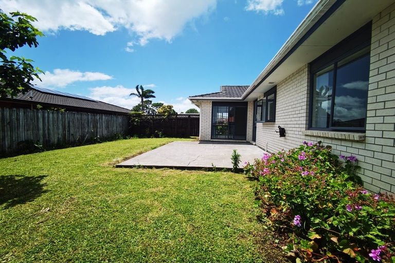 Photo of property in 11 Newbegin Place, Weymouth, Auckland, 2103