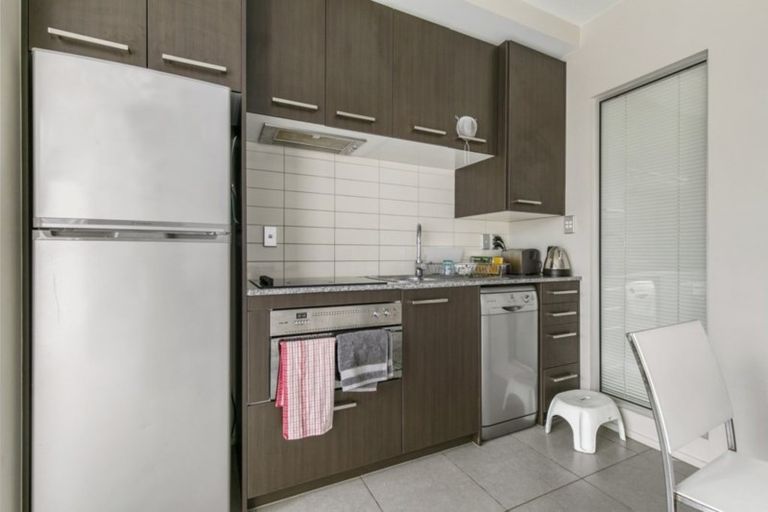 Photo of property in Shoal Haven Apartments, 106c/130 Anzac Street, Takapuna, Auckland, 0622