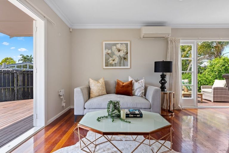 Photo of property in 1/5 Compton Street, Hillcrest, Auckland, 0627